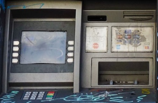 Trecate - Bancomat fatto esplodere nella notte: rubati i contanti