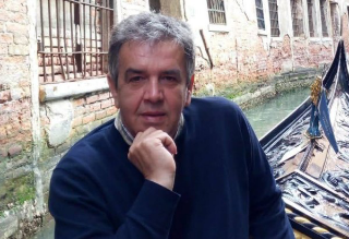 Gozzano - Addio a Emilio Zenoni, il “prof poeta” stroncato da un malore a 62 anni