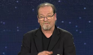 Caltignaga - Flavio Oreglio al Villaggio del Benessere: una serata di comicità tra risate e “momento catartico”