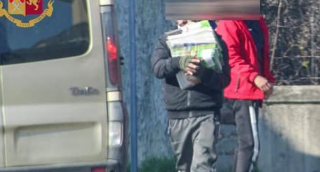 Volantinaggio e caporalato urbano, imputati tacciono in aula: “Lavoravamo 16 ore al giorno per 35 euro”