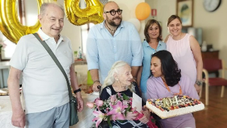 Novara festeggia Iolanda Ravani: 104 anni di vita, memoria e allegria